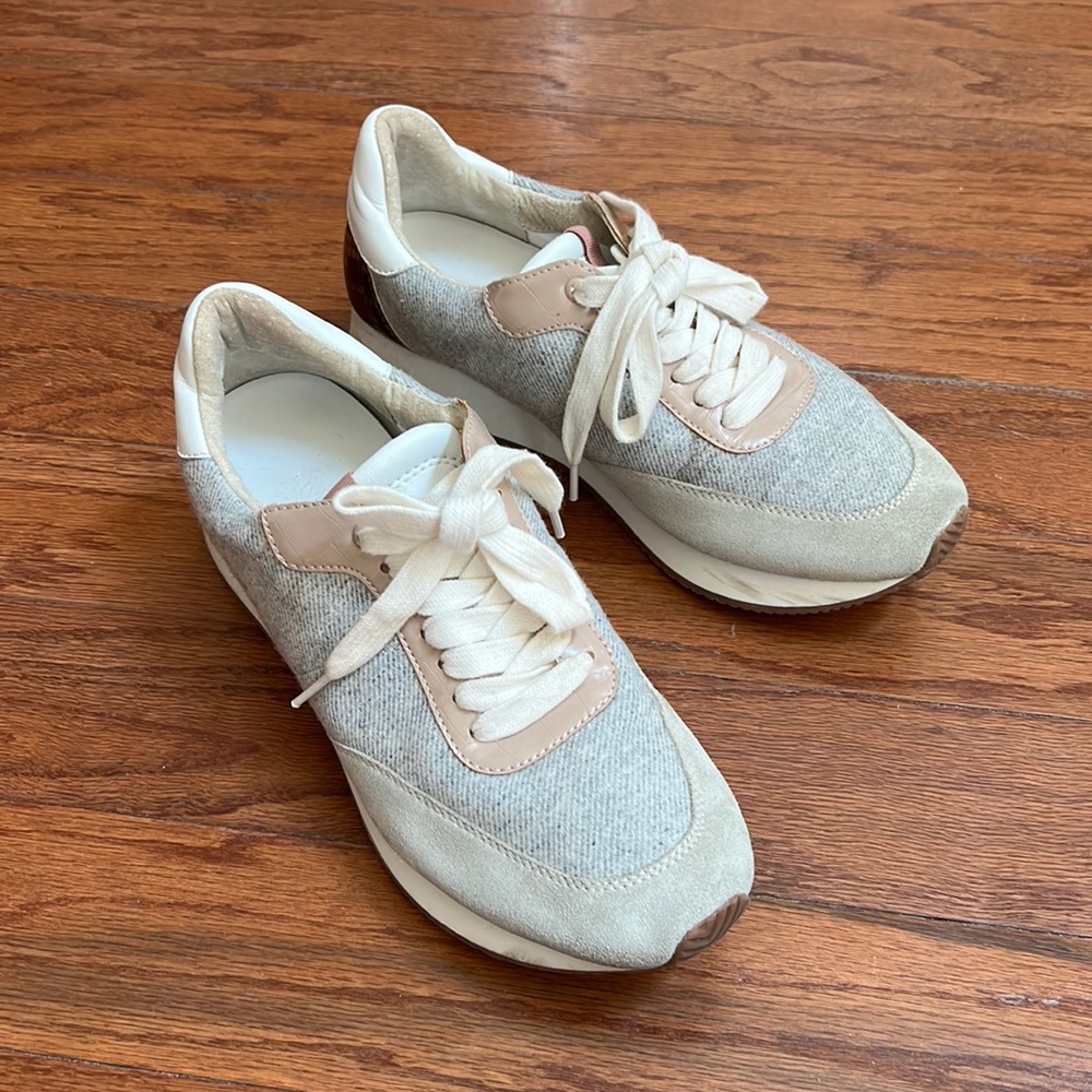 🌸 Banana Republic Women's Essential Sneaker Lace-up